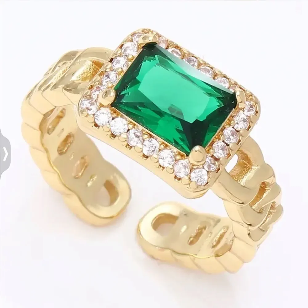 GOLDTONE RESIZABLE COCKTAIL‎ RING WITH PURPLE COLORED STONE
